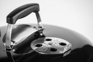 Weber Original Kettle E-5710 Charcoal Barbecue/Porcelain-Enamelled Lid & Bowl, 57 cm Cooking Surface, One-Touch Cleaning System, Lid Thermometer, Tripod Stand and Wheels, Black